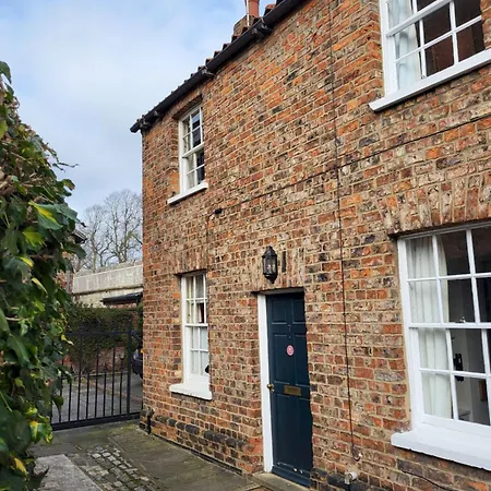 7 Monk Bar Court Casa vacanze